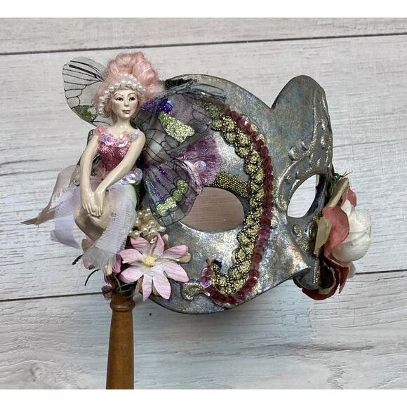 Katherine’s Collection Mask Masquerade Mardi Gras Fairy Gold Sequins Flowers - Picture 14 of 16